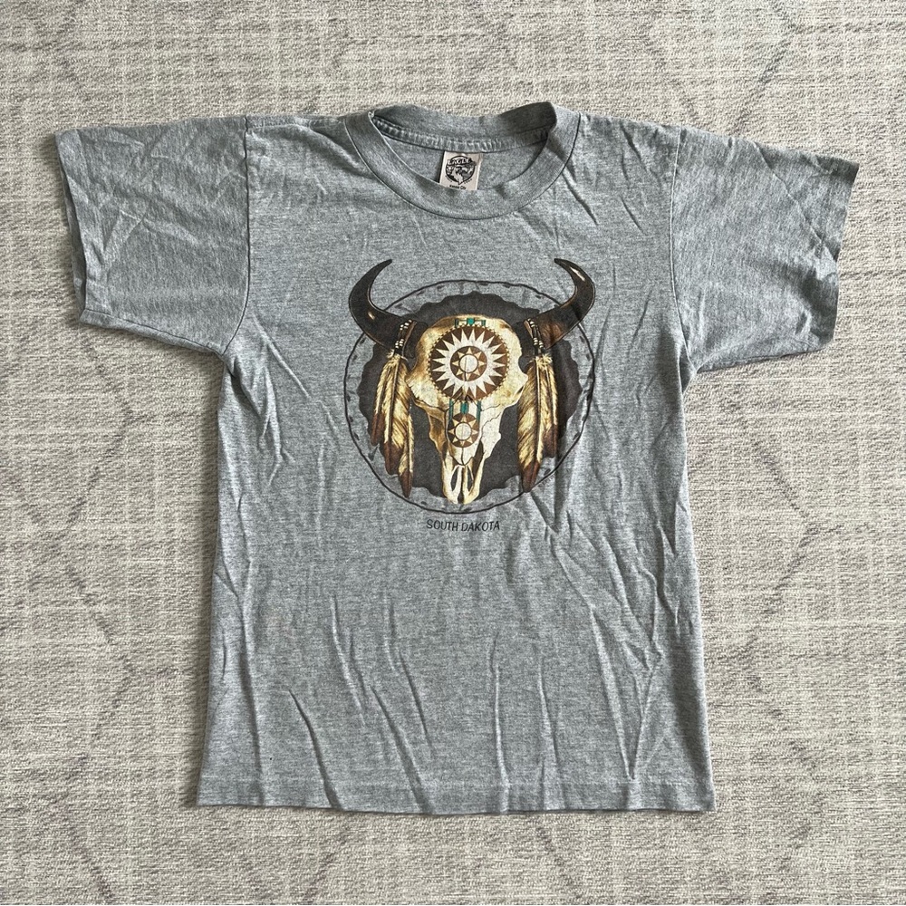 Vintage 2000s Y2K Eagle Products South Dakota Skull Graphic Grey Tee Shirt